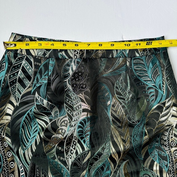 Commense Mini Skirt Women’s Sz XS Leaf print Metallic black and Green - Picture 8 of 10
